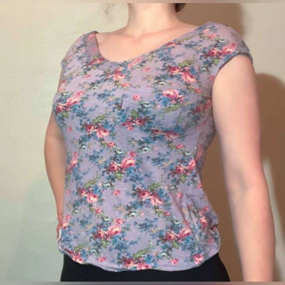 Mossimo Soft Purple Floral Shirt 🌸💜 Perfect for Any Occasion!